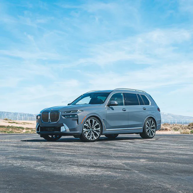 BMW X740i
